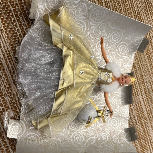 Barbie Special Edition 2000 Holiday Barbie - Picture 4 of 6